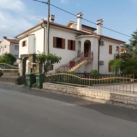 Apartmaji V Izoli Babic, Simonov Zaliv Izola Exterior foto