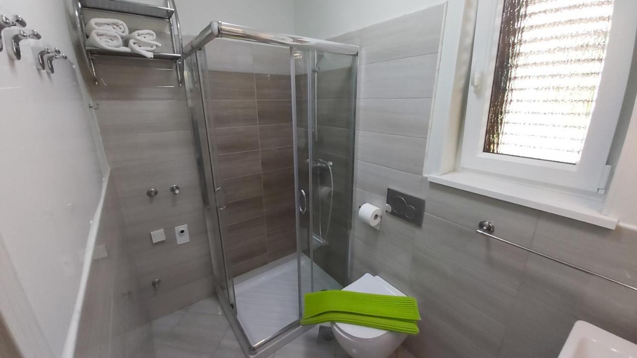Apartmaji V Izoli Babic, Simonov Zaliv Apartment *